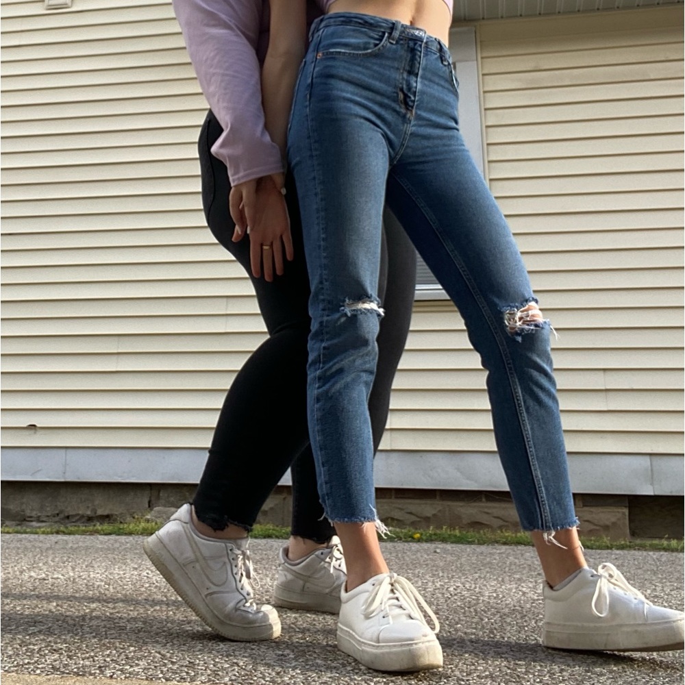 Zara Straight Crop Jeans, Size 2, Medium wash Distressed, Worn Lightly